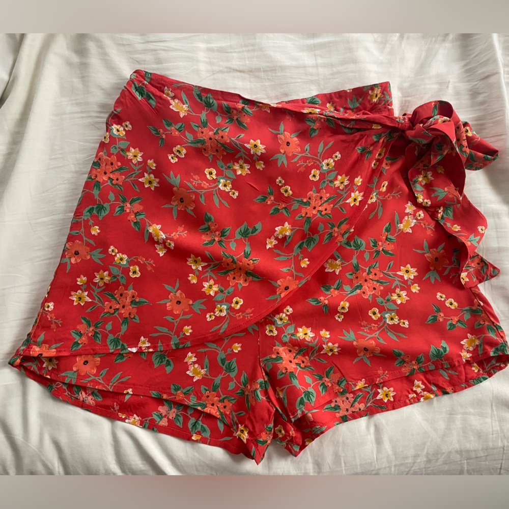 NWOT Japna Floral Wrap Shorts - Picture 1 of 3